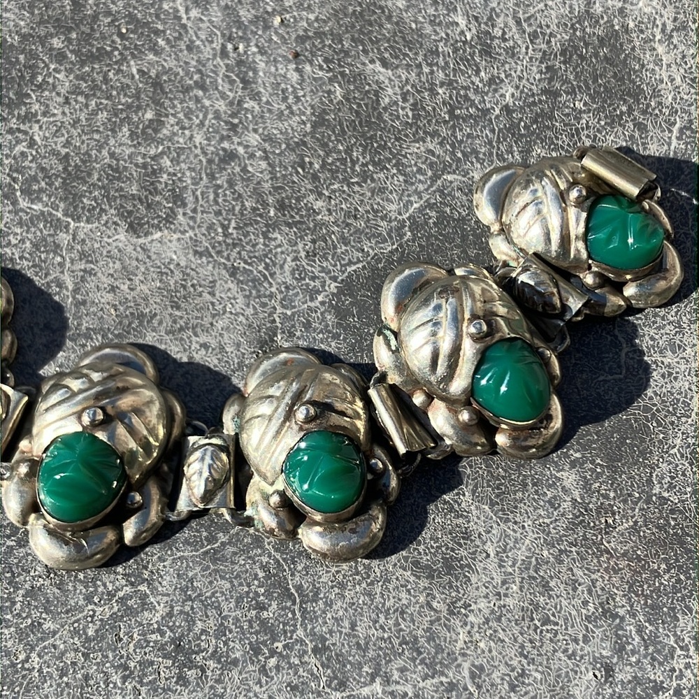Unique MCM Mexico Silver and Green Carved Mask & Headdress Bracelet - Picture 8 of 13